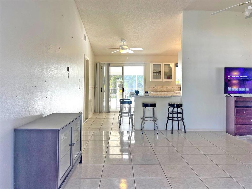 For Sale: $249,700 (2 beds, 2 baths, 988 Square Feet)