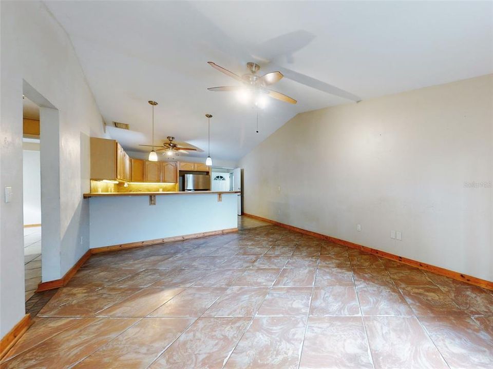 For Sale: $152,000 (2 beds, 1 baths, 1020 Square Feet)