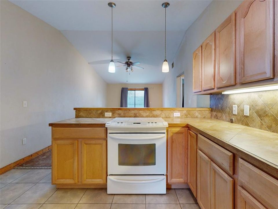 For Sale: $152,000 (2 beds, 1 baths, 1020 Square Feet)