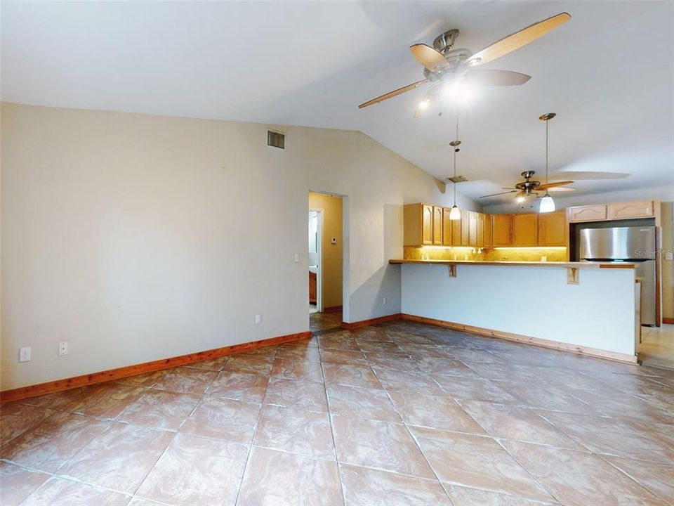 For Sale: $152,000 (2 beds, 1 baths, 1020 Square Feet)