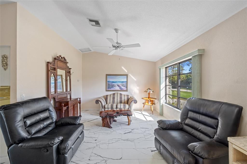 For Sale: $328,990 (2 beds, 2 baths, 1107 Square Feet)