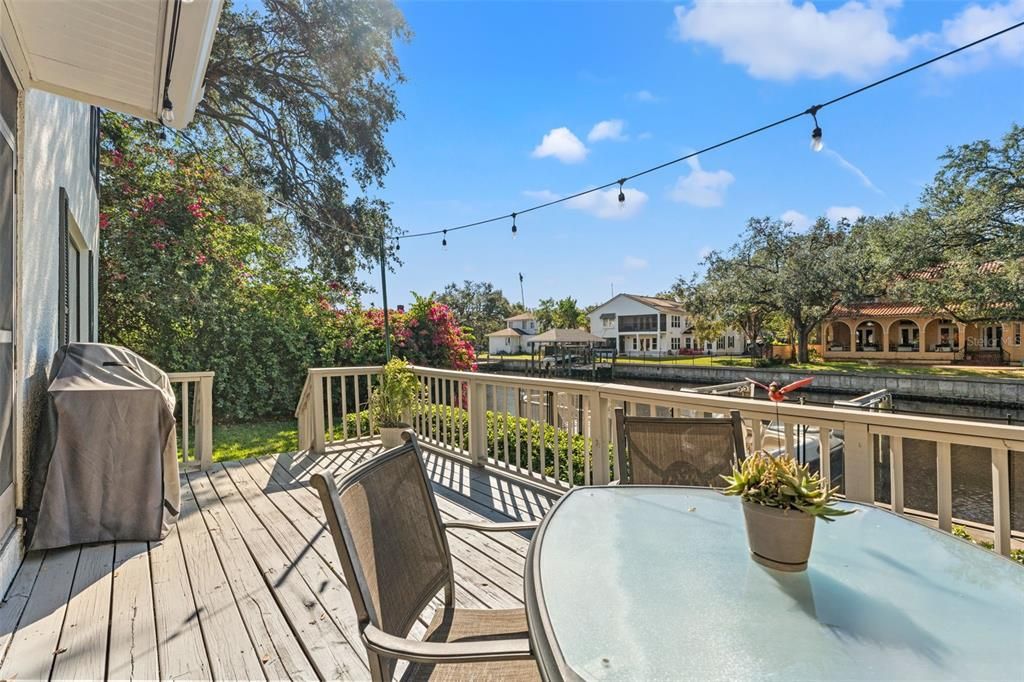 For Sale: $1,995,000 (4 beds, 2 baths, 2661 Square Feet)