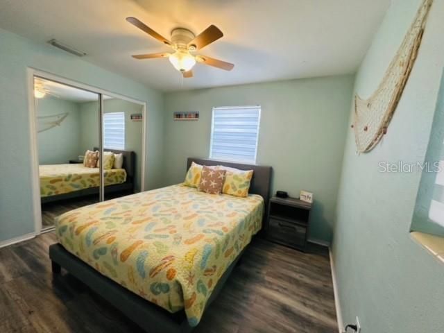 For Sale: $329,000 (2 beds, 1 baths, 989 Square Feet)