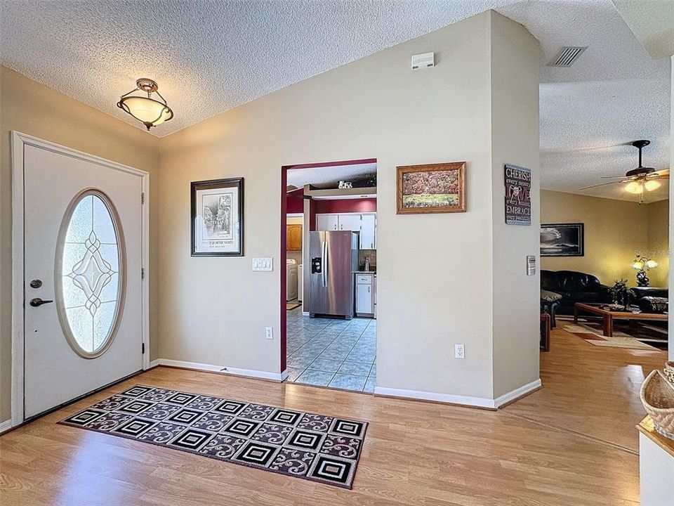 For Sale: $345,900 (3 beds, 2 baths, 1645 Square Feet)