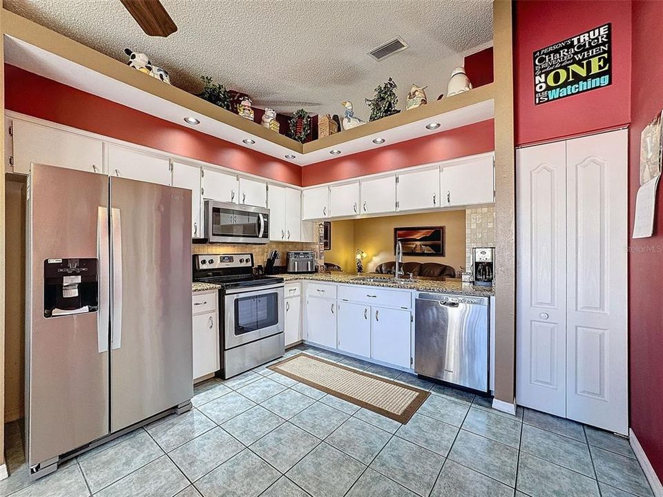 For Sale: $345,900 (3 beds, 2 baths, 1645 Square Feet)