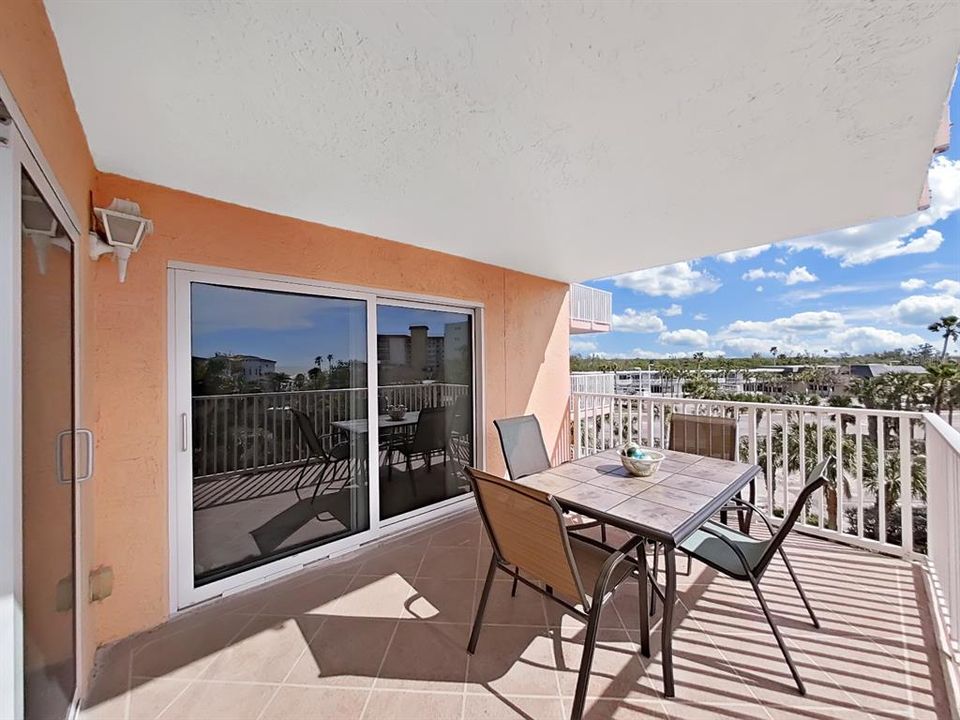 For Sale: $849,900 (2 beds, 2 baths, 1400 Square Feet)