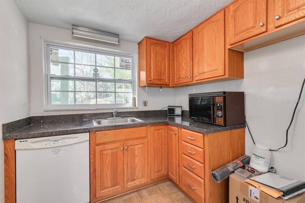 For Sale: $340,000 (2 beds, 1 baths, 1264 Square Feet)