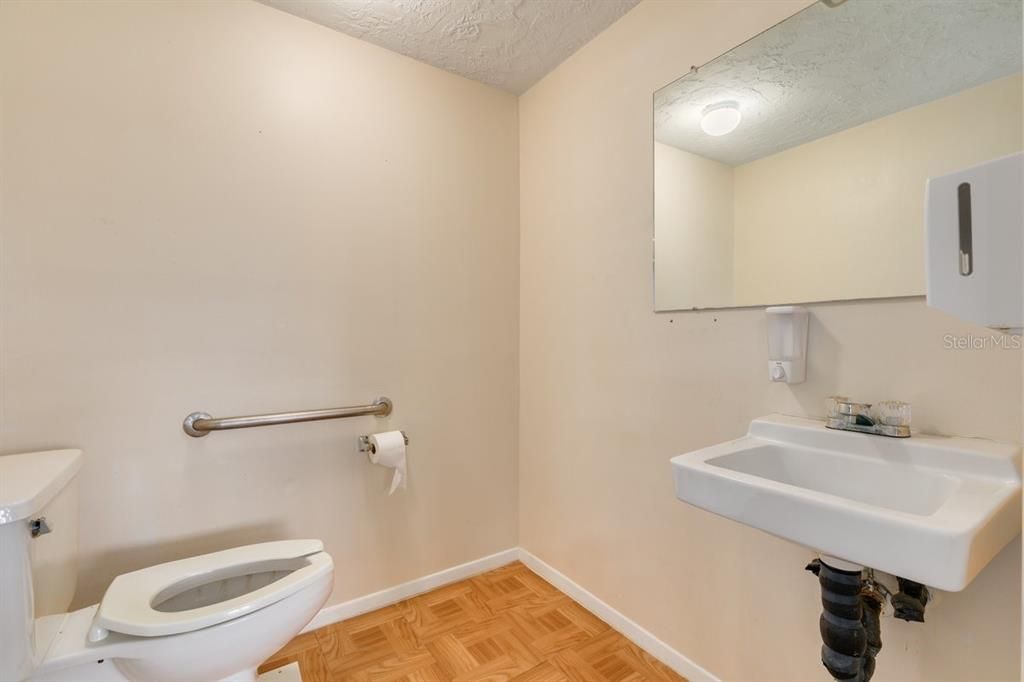 For Sale: $340,000 (2 beds, 1 baths, 1264 Square Feet)