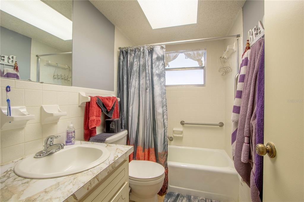 For Sale: $123,456 (2 beds, 1 baths, 1016 Square Feet)