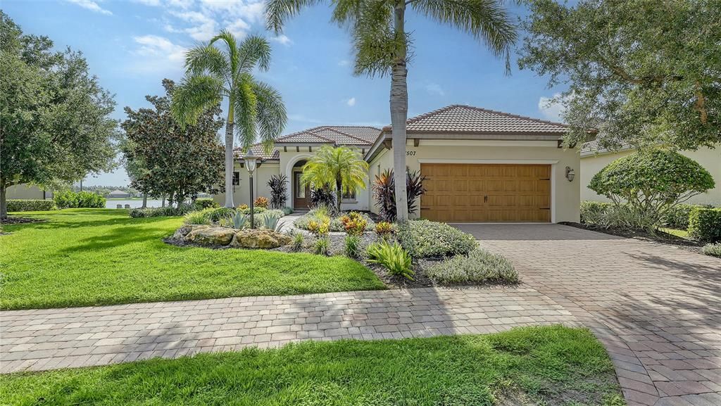 For Sale: $1,015,000 (3 beds, 3 baths, 2405 Square Feet)