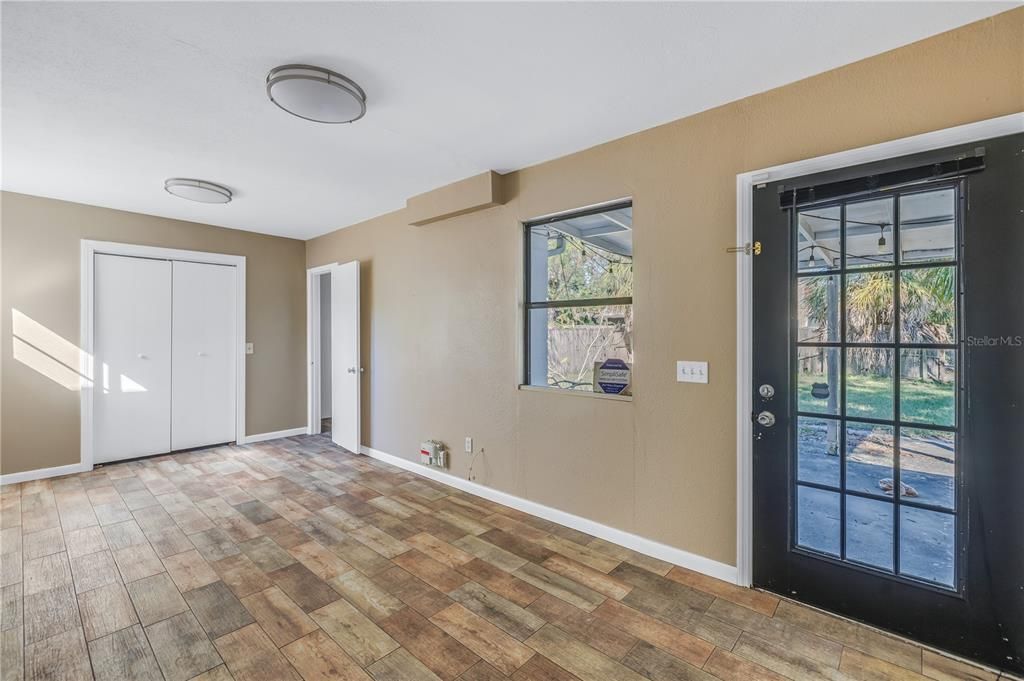 For Sale: $349,900 (3 beds, 2 baths, 1268 Square Feet)