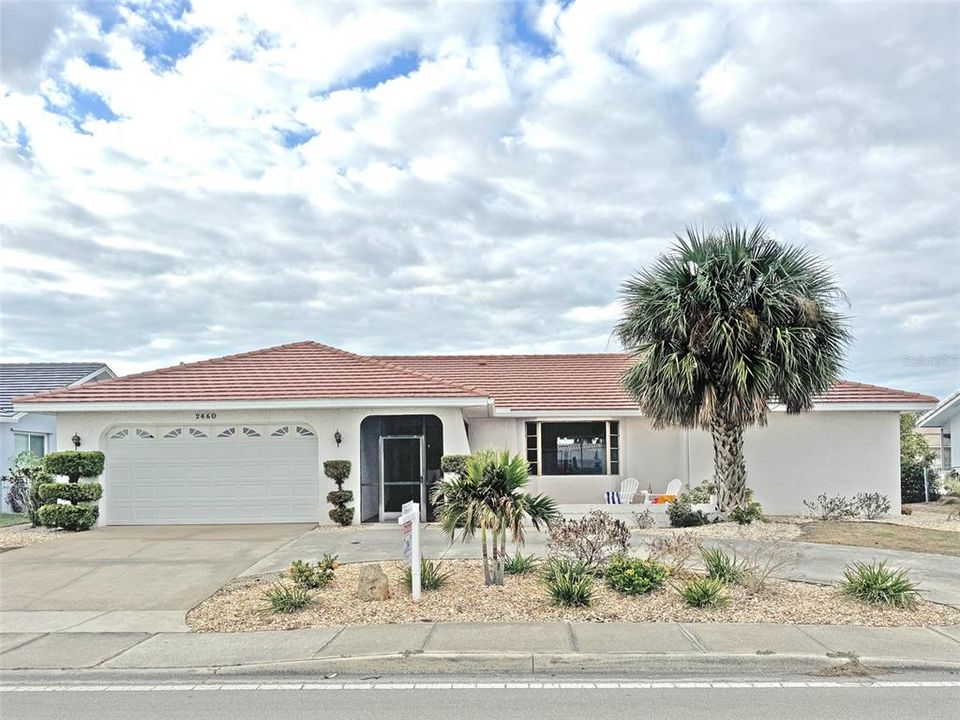 For Sale: $675,000 (3 beds, 2 baths, 2164 Square Feet)