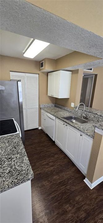 For Sale: $190,000 (2 beds, 2 baths, 829 Square Feet)