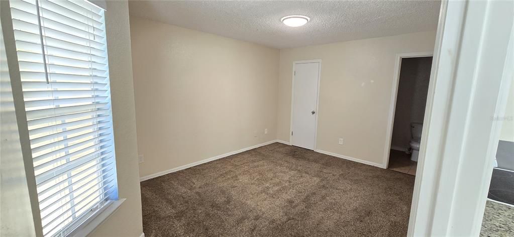 For Sale: $190,000 (2 beds, 2 baths, 829 Square Feet)