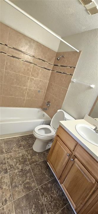 For Sale: $190,000 (2 beds, 2 baths, 829 Square Feet)