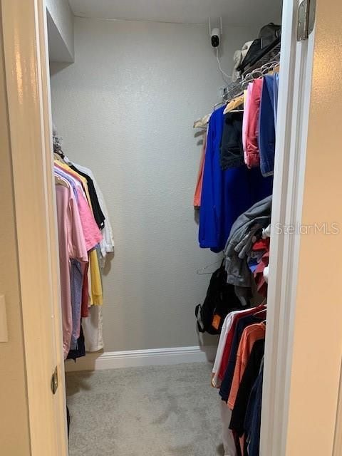 MASTER WALK-IN CLOSET