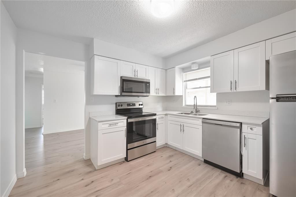 For Sale: $249,500 (2 beds, 2 baths, 1101 Square Feet)