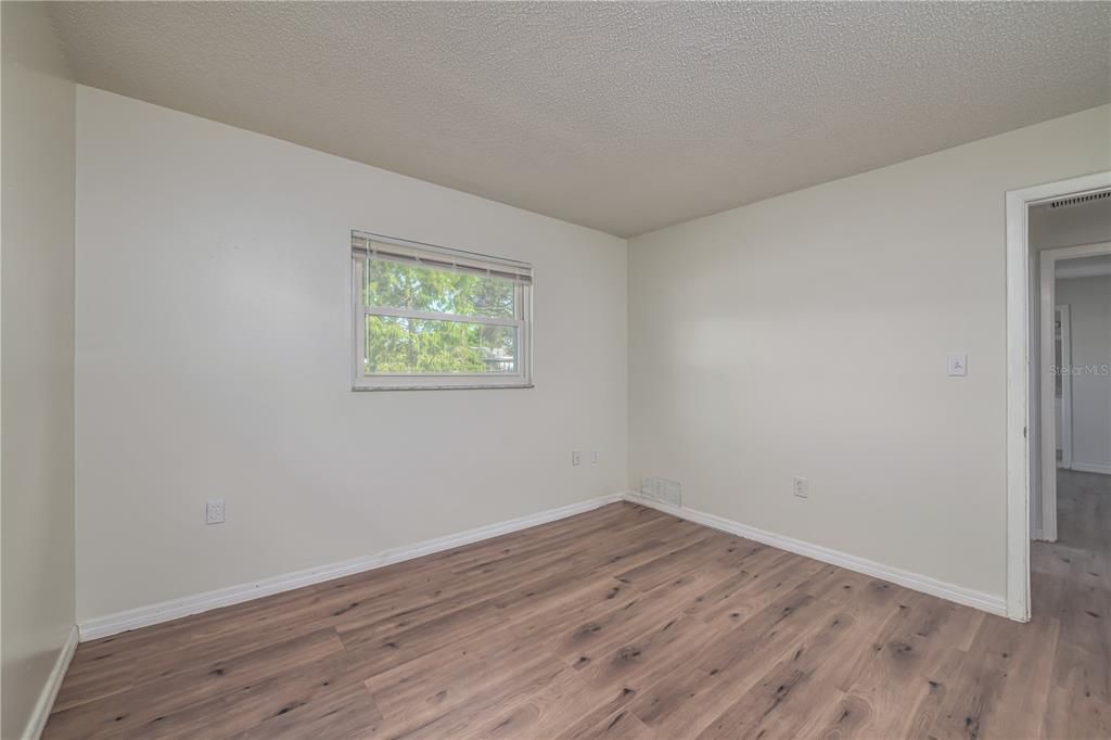 For Sale: $249,500 (2 beds, 2 baths, 1101 Square Feet)