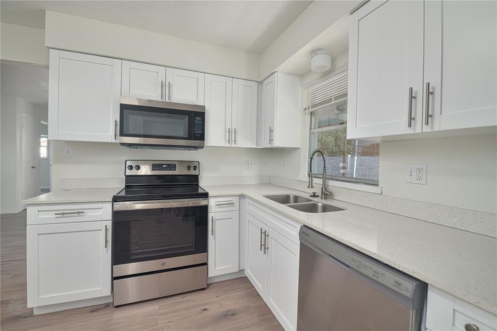 For Sale: $249,500 (2 beds, 2 baths, 1101 Square Feet)