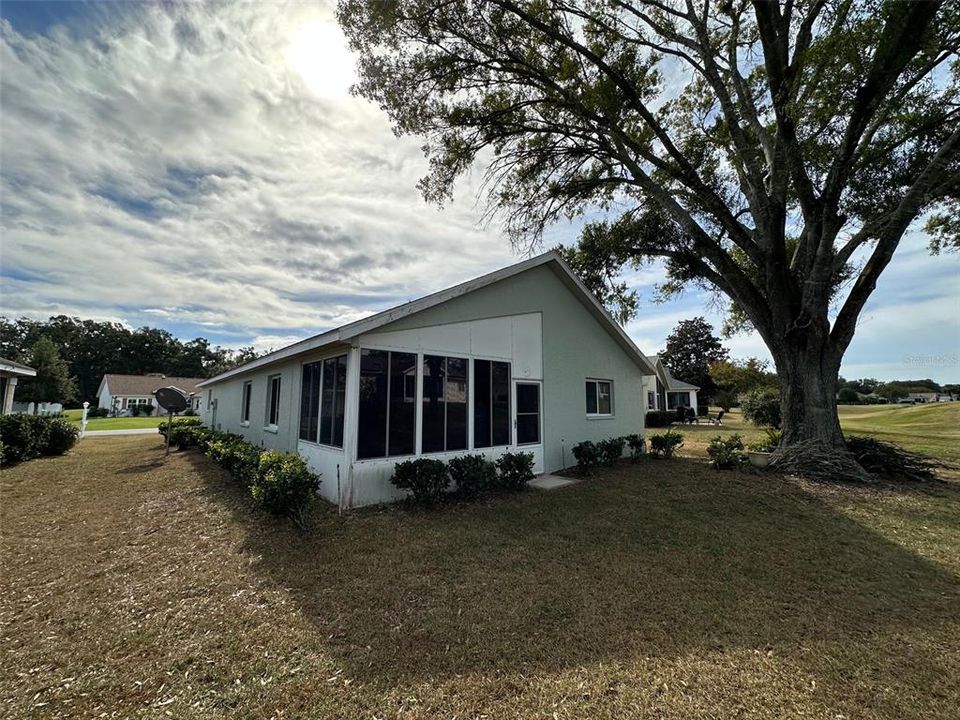 For Sale: $220,000 (2 beds, 2 baths, 1062 Square Feet)