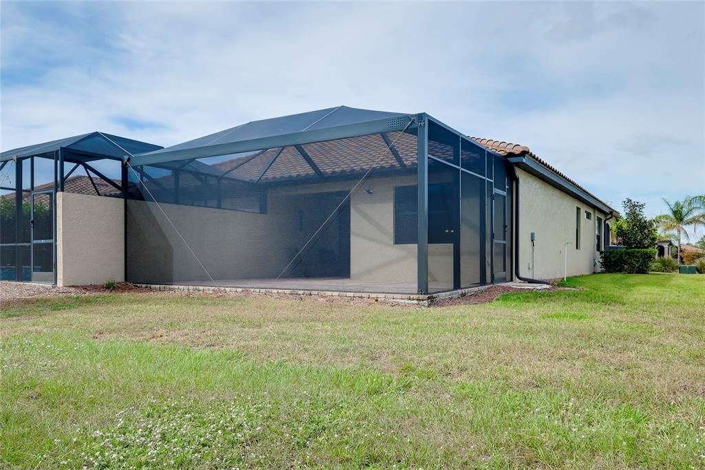 Enclosed Caged Lanai w/pavers