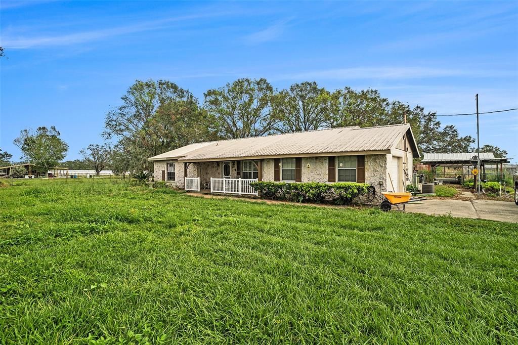 For Sale: $800,000 (3 beds, 2 baths, 1761 Square Feet)