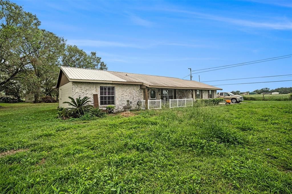 For Sale: $800,000 (3 beds, 2 baths, 1761 Square Feet)