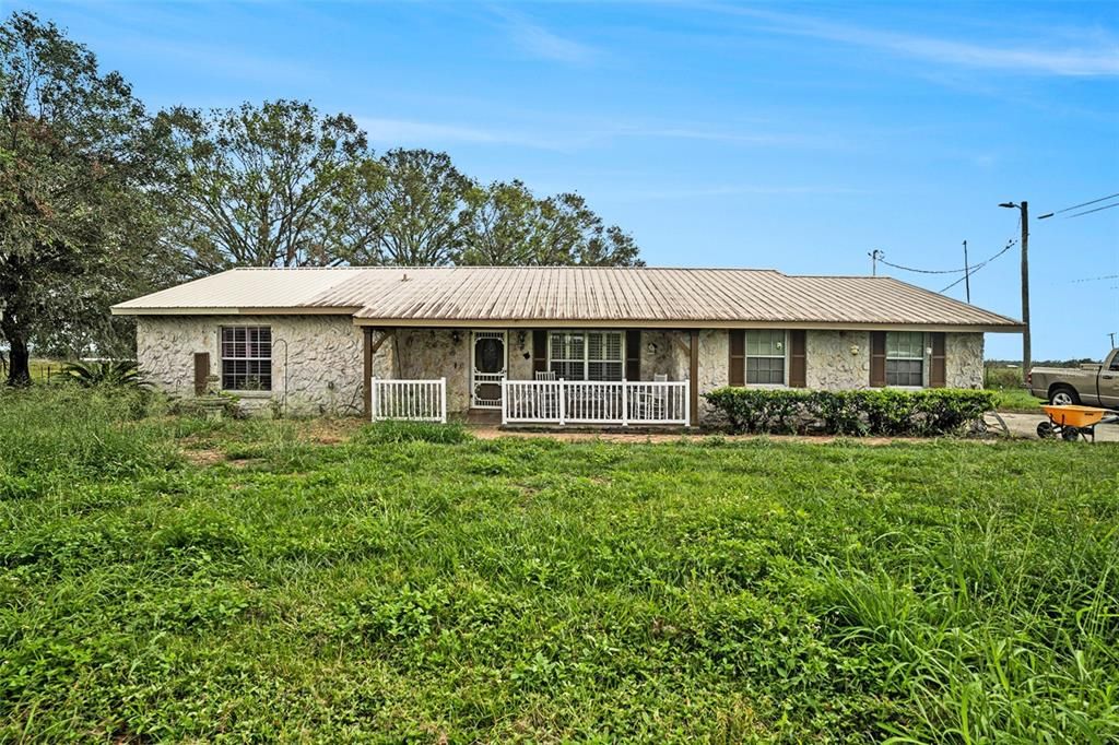 For Sale: $800,000 (3 beds, 2 baths, 1761 Square Feet)