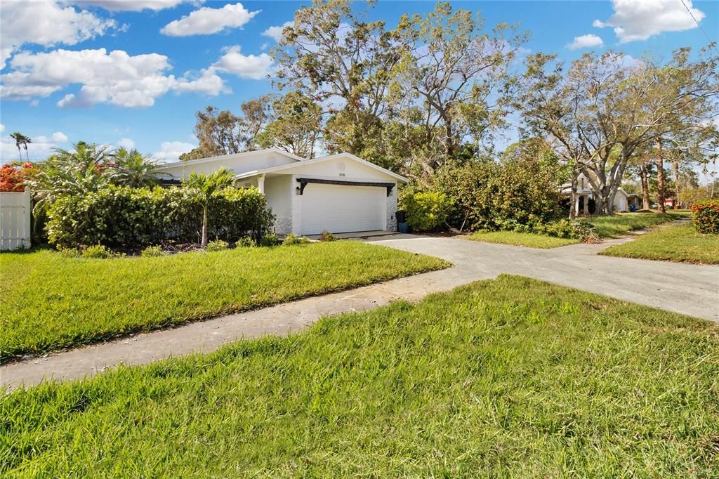 For Sale: $260,000 (3 beds, 2 baths, 1195 Square Feet)