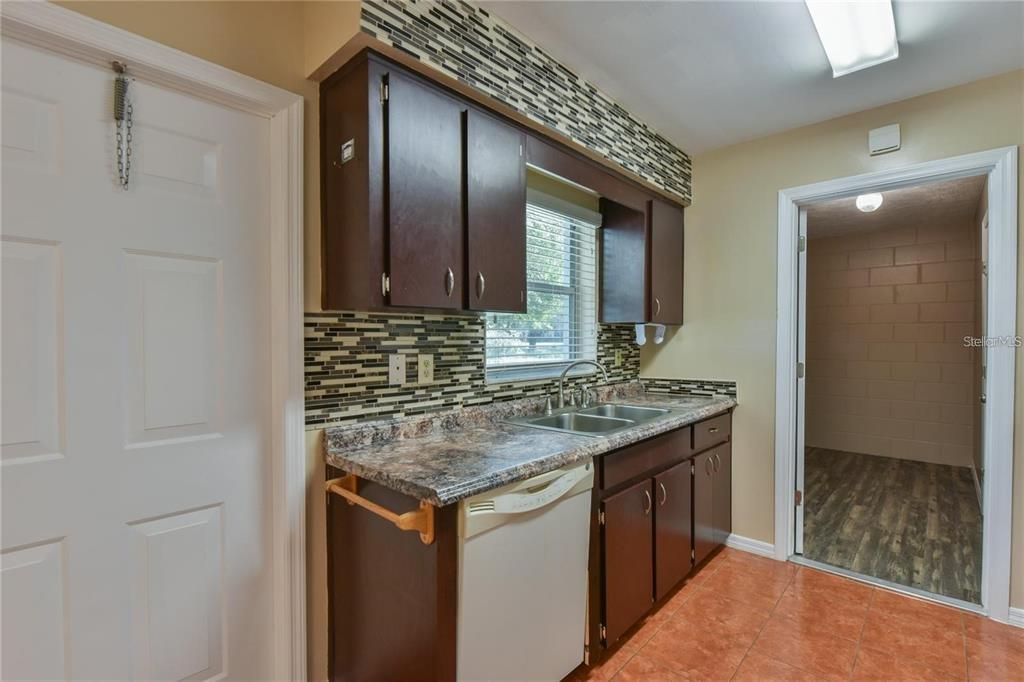 For Rent: $1,585 (3 beds, 2 baths, 1109 Square Feet)