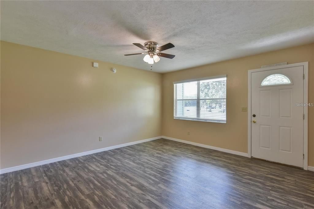 For Rent: $1,585 (3 beds, 2 baths, 1109 Square Feet)