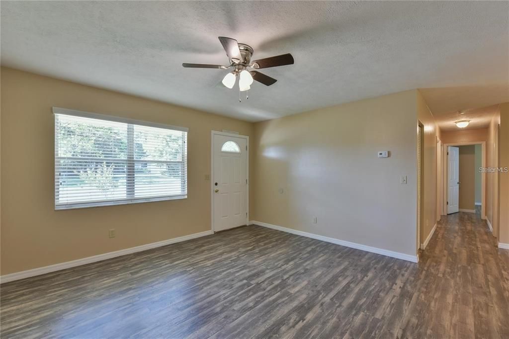 For Rent: $1,585 (3 beds, 2 baths, 1109 Square Feet)