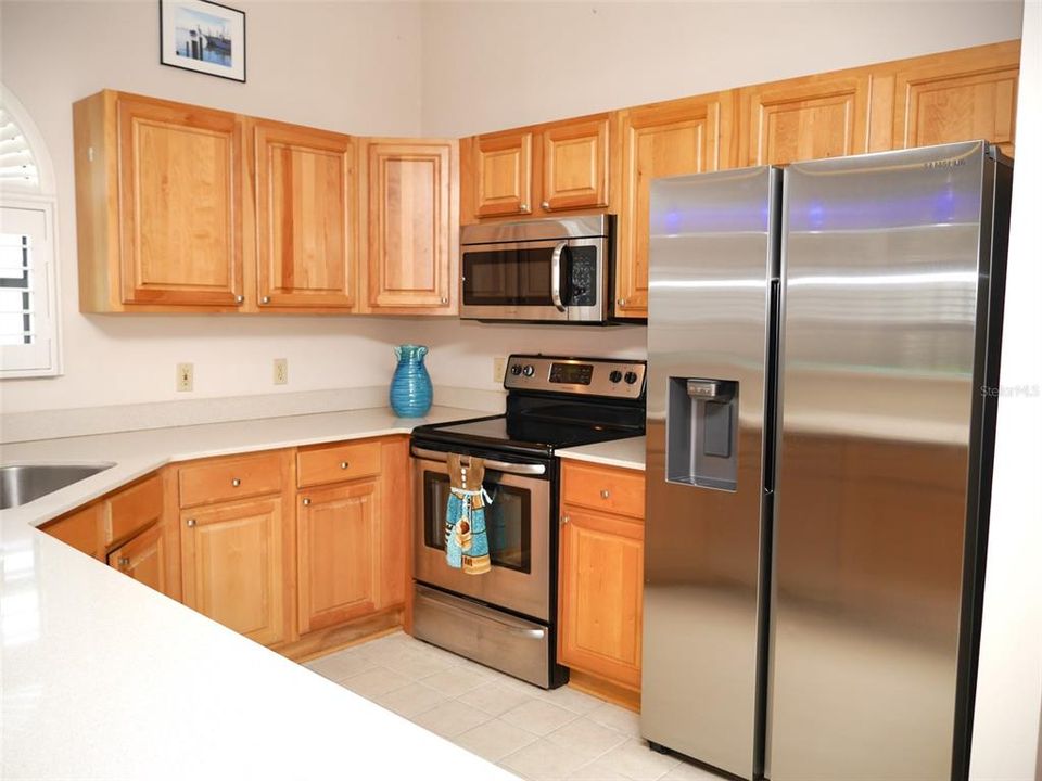 For Sale: $319,900 (2 beds, 2 baths, 1645 Square Feet)