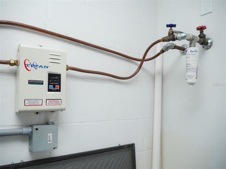 Energy efficient tankless water heater