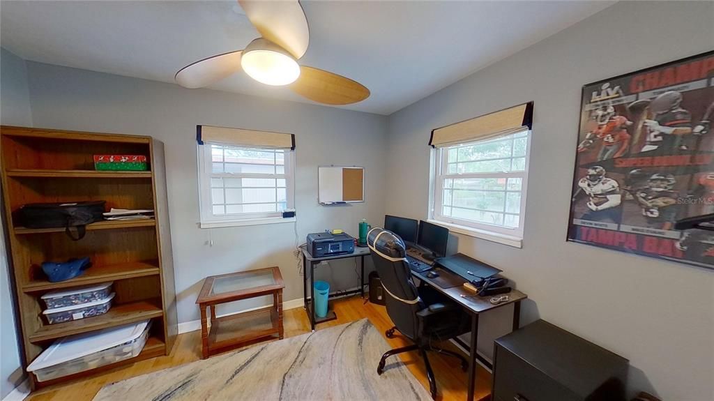 For Sale: $330,000 (2 beds, 1 baths, 1044 Square Feet)