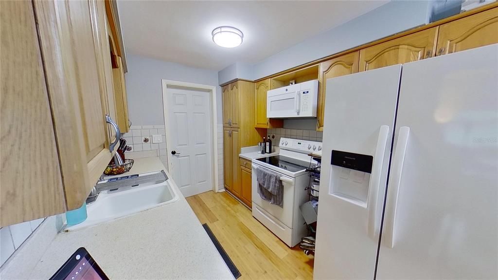 For Sale: $330,000 (2 beds, 1 baths, 1044 Square Feet)