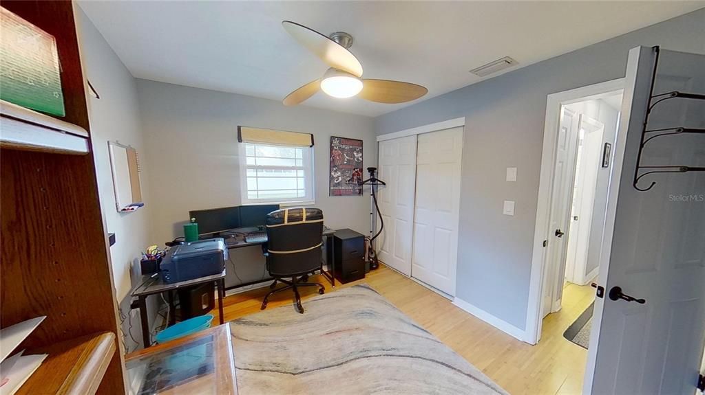 For Sale: $330,000 (2 beds, 1 baths, 1044 Square Feet)