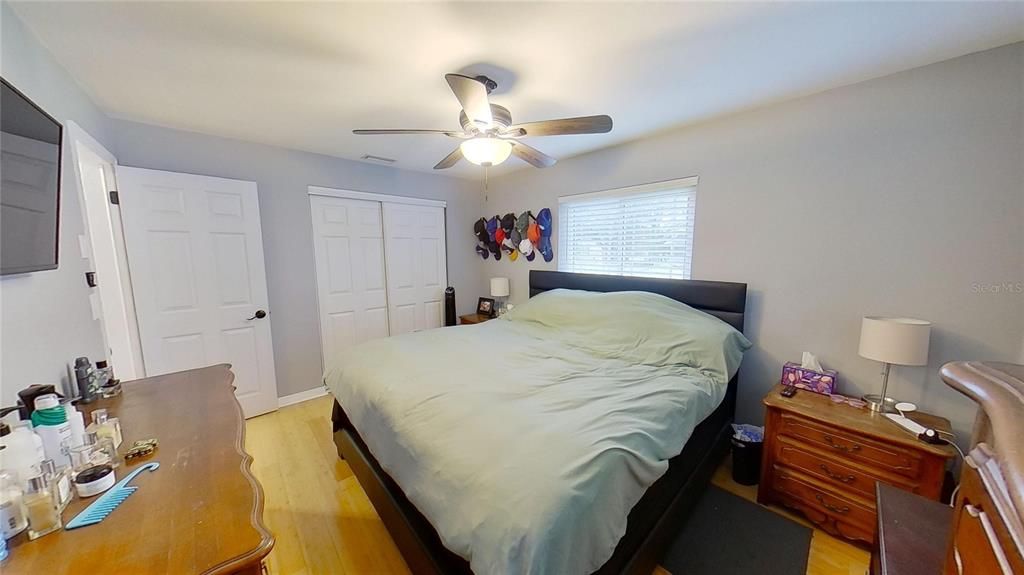 For Sale: $330,000 (2 beds, 1 baths, 1044 Square Feet)