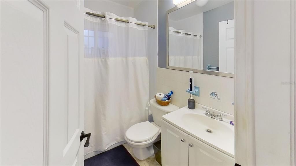 For Sale: $330,000 (2 beds, 1 baths, 1044 Square Feet)