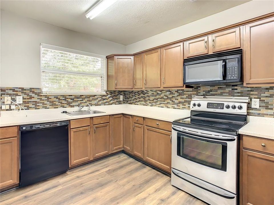 For Rent: $2,600 (3 beds, 1 baths, 1361 Square Feet)