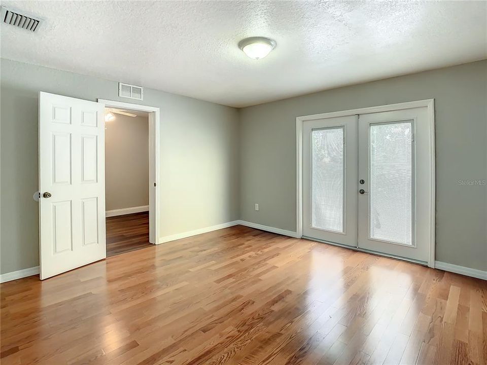 For Rent: $2,600 (3 beds, 1 baths, 1361 Square Feet)