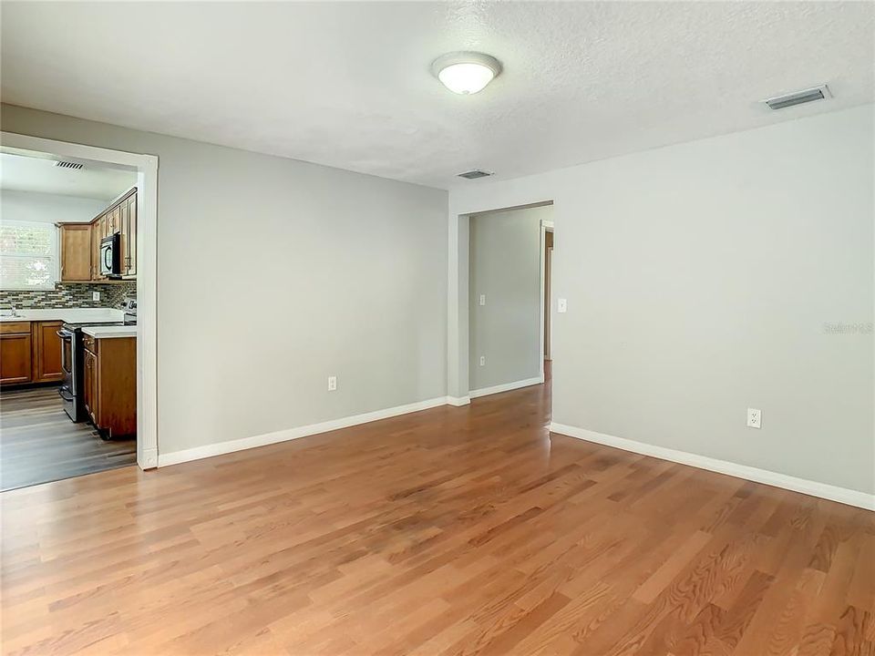 For Rent: $2,600 (3 beds, 1 baths, 1361 Square Feet)