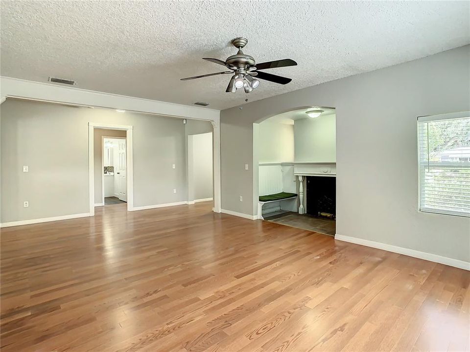 For Rent: $2,600 (3 beds, 1 baths, 1361 Square Feet)