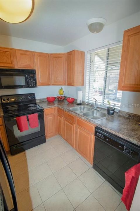 For Sale: $112,700 (1 beds, 1 baths, 799 Square Feet)