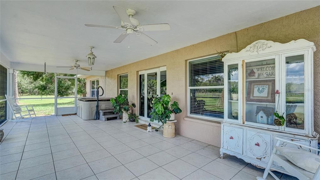 Front Screened Lanai