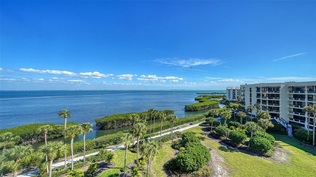 For Sale: $1,050,000 (3 beds, 2 baths, 2105 Square Feet)