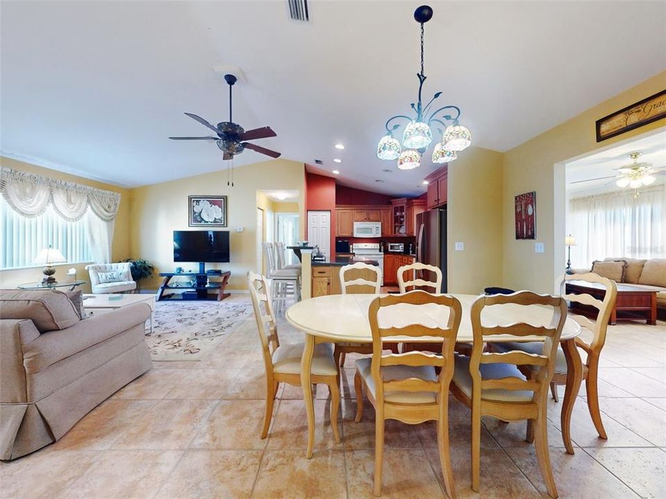 For Sale: $269,900 (2 beds, 2 baths, 1555 Square Feet)