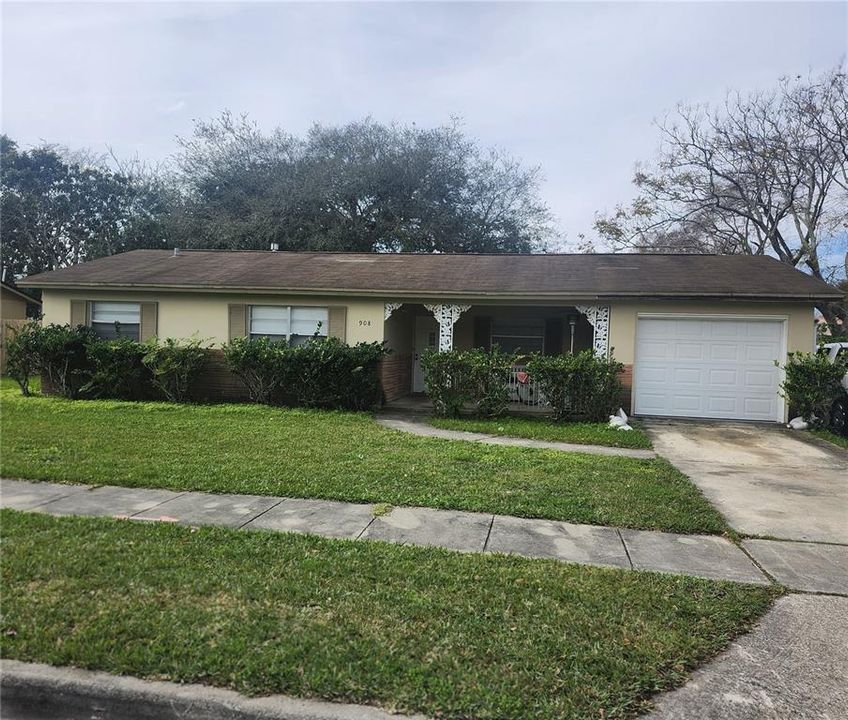 For Rent: $1,600 (3 beds, 2 baths, 1068 Square Feet)