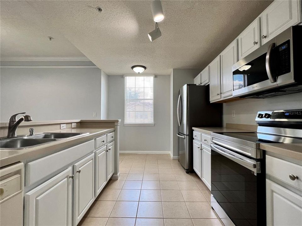 For Rent: $2,250 (2 beds, 2 baths, 1219 Square Feet)