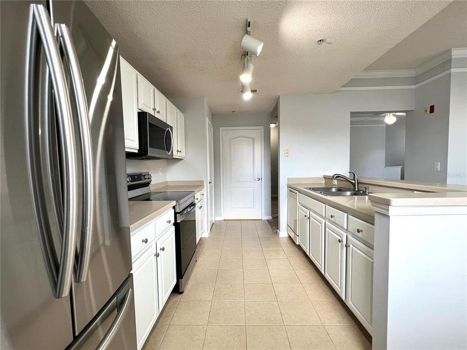 For Rent: $2,250 (2 beds, 2 baths, 1219 Square Feet)